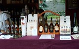 festival vína - Maďarsko - Tokaj -Tokajské slavnosti,  stánky jednotlivých vinařů