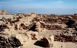 Jordánsko - Jordánsko - Mrtvé moře, nejníže položené odkryté místo na zemském povrchu, bezodtoké slané jezero ležící 420 metrů pod hladinou oceánů