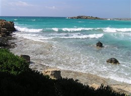 Kypr - kouzelné pobřeží  kde podle řeckých bájí vystoupila z mořské pěny bohyně krásy Afrodita