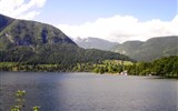 Putování a relaxace v Julských Alpách - Slovinsko -  Bohinjské jezero, až 45 m hluboké, 4x1 km, ledovcového původu