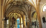 Krásy Alp na pomezí tří zemí - Slovinsko - Krajnska Gora, interiér kostela Nanebevzetí s bohatě zdobeným stropem