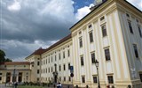Kroměříž - Česká republika, Kroměříž - zámek, původní hrad několikrát přestavěn, naposledy barokně za biskupa Karla II. Lichenštejna