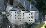 Slovinsko, hory, moře a jeskyně podzim 2020 - Slovinsko - Julské Alpy - Predjamsko grad, nejznámější vlastníkbyl loupeživý rytíř Erasmus Lueger (15.stol.)