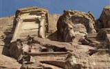 Jordánsko - Jordánsko - Petra - skalní chrámy vytesané v rudém pískovci.