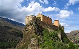 Corte - Francie - Korsika - Corte, městu vévodí starý hrad
