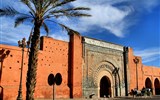 Maroko, země tisíce barev a vůní 2020 - Maroko - Marrakesh - městské hradby s bránou