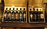 Pěšky po Toskánsku a údolí UNESCO Val d'Orcia 2020 - tálie - Toskánsko - Montepulciano, zdejší vynikají vína oblasti Chianti mají chuť slunce i nebe