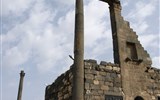 Sýrie - Sýrie - Bosra, zbytek kalybe, svatyně pod otevřeným nebem, kde se vystavovaly sochy