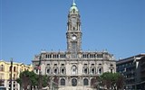 Porto, víno, památky a řeka Douro 2020 - Portugalsko - Porto -Avenida dos Aliados, radnice