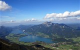 St Wolfgang  - Rakousko - jezero Wolfgangsee a nad ním Schaffberg