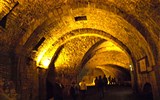 Salins-les-Bains - Francie - Franche-Comté- Salins les Bains, podzemní sklepy z 12.-13.stol. byly podzemím kostela, pak využívány při čerpání solanky