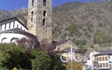 Krásy španělských Pyrenejí a Andorra - Andorra - hlavní město Andora la Vella leží v hlubokém údolůí