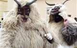 Masopustní festival „Busójárás“ v Mohácsi - Maďarsko - Moháč - slavnosti Busójárás, masky symbolizují plodivou sílu Přírody