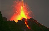Lipary - Itálie - Liparské ostrovy - Stromboli, noční erupce