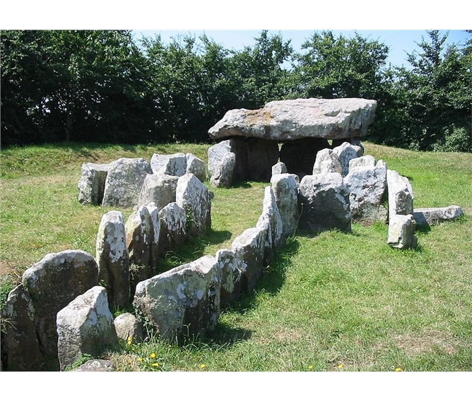 Normanské ostrovy Jersey a Guernsey 2019 - Anglie - Jersey - St.Martin, dolmen La Pouquelaye de Faldouet