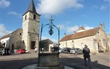 Beaujolais a Burgundsko, kláštery a slavnost vína - Francie - Beaujolais - Vosne-Romanée, centrum městečka obklopeného vinicemi které dávají nejdražší víno světa