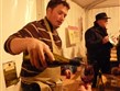 Francie - Beaujolais - Beaujeu, v obřím stanu je možno ochutnat víno z 10 nejlepších vinic Beaujolais