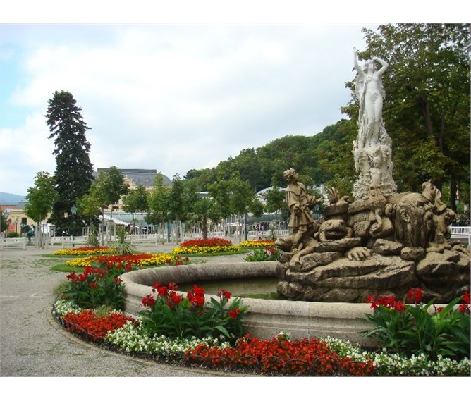 Slavnost růží v Badenu a Schönbrunn 2018 - Rakousko - Baden - Kurpark, zahrada založena 1792
