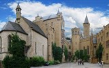Perly Švábské Alby - Německo - hrad Hohenzollern - nádvoří s kaplí sv.Michala