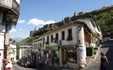 Památky UNESCO - Albánie - Albánie - Gjirokastra, staré město hlídá hrad