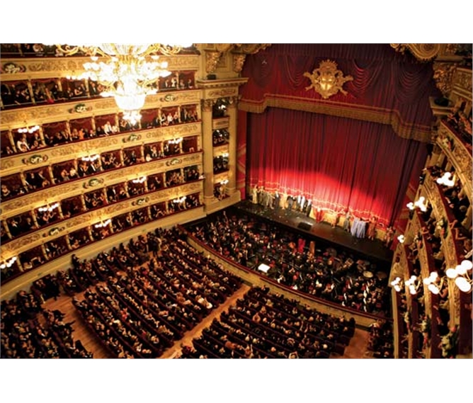 Milano letecky a opera v divadle La Scala a Leonardo da Vinci 2019 - Itálie - Milán - La Scala, otevřeno roku 1776