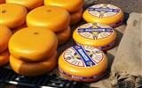 Krásy Holandska, květinové korzo 2018 - Holandsko - Alkmaar, trh se sýry, bochníky goudy o váze 2-4 kg