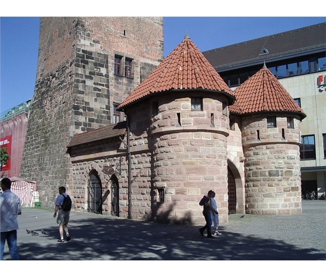 Po stopách Hohenzollernů v Bavorsku - Německo - Norimberk - hradby s Bílou věží