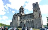 Francouzské sopky a památky kraje Auvergne 2020 - Francie - Auvergne - Saint Nectaire, postaven mnichy z La Chaise-Dieu z šedého trachytu