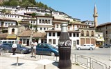 Albánie - Albánie - Berat, město tisíců očí a oken, bohužel i sem dorazila civilizace v nejhorší možné podobě