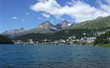 Švýcarské železnice a Rhétská dráha UNESCO 2020 - Švýcarsko - Sankt Moritz na bžehu stejnojmenného jezera