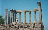 Lisabon, královská sídla a krásy pobřeží Atlantiku a Porto 2018 - Portugalsko - Evora - Templo de Diana, 1.století n.l.