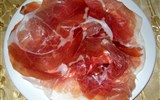 Gastronomie Itálie - Itálie - Parma - servíruje se proslulá parmská šunka pramáti všech pršutů