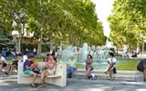 Languedoc, katarské hrady, moře Lví zátoky a kaňon Ardèche letecky 2020 - francie - Languedoc - Montpellier, na Place de la Comédie