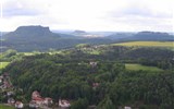 Königstein - Německo - na obzoru Königstein a Lilienstein (Wiki)