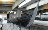 Dánsko, ráj ostrovů a gurmánů letecky 2020 - Dánsko - Roskilde - Vikingeskibsmuseet, Skuldelev 3, 14m dlouhá a 3,3 m široká