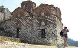 Památky UNESCO - Albánie - Albánie - Berat, kostel Svaté Trojice, 13.stol, nejstarší v citadele