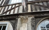 Rouen - Francie - Normandie - Rouen, Aître S.Maclou, morový hřbitov a kostnice, 1348