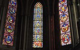 Bayeux - Francie - Normandie - Bayeux, vitráže v axiální kapli kapli katedrály Notre Dame