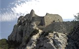 Languedoc a Roussillon, země moře, hor a katarských hradů s koupáním 2020 - Francie - Languedoc - Quéribus, pohraniční hrad, 1659 hranice k J, hrad pak chátral