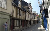 Honfleur - Francie - Normandie - Honfleur, uličky s hrázděnými domy