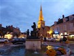 Francie - Beaujolais - Meursaul, náměstí s kašnou a kostelem Saint Nikolas