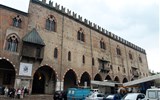 Perly severní Itálie, památky UNESCO, Benátky s koupáním a slavnost Redentore s ohňostrojem - Itálie - Mantova - Palazzo Ducale