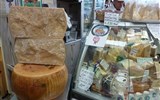 Severní Itálie - Emilia Romagna za uměním, Ferrari a gastronomií - Itálie - Modena - tržnice a ty lahodné italské sýry