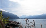 Ochutnávka Švýcarska s termály a turistikou 2018 - Švýcarsko - Ženevské jezero jak obří zrcadlo ve kterém se shlížejí okolní vrcholky