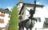 Ochutnávka Švýcarska s termály a turistikou 2018 - Švýcarsko - před muzeem vína v Sierre