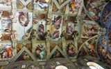 Sixtinská kaple - Itálie - Řím - Sixtinská kaple, strop zprava Bůh dělí světlo a tmu, Stvoření Slunce a Měsíce, moří a souše, Adama, Evy