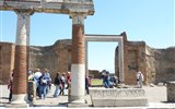 Neapolský záliv a ostrov Capri letecky 2020 - Itálie - Pompeje - od roku 1997 jde o památku na seznamu UNESCO