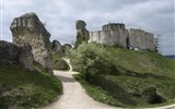 Tajemná Normandie, zahrady, Alabastrové pobřeží, den D a Festival Impresionusmus 2020 - Francie - Normandie - Les Andelys, Château Gaillard, vpravo předhradí, vlevo část kudy se vstupovalo do hradu