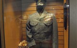 muzeum vylodění - Francie - Normandie - Muzeum vylodění, uniforma čs.letců a znaky československých perutí RAF