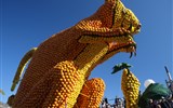 Karneval květů a světel v Nice a festival citrusů v Mentonu 2018 - Francie - Menton, Citrusové korzo, přiskákal i citrusový klokan